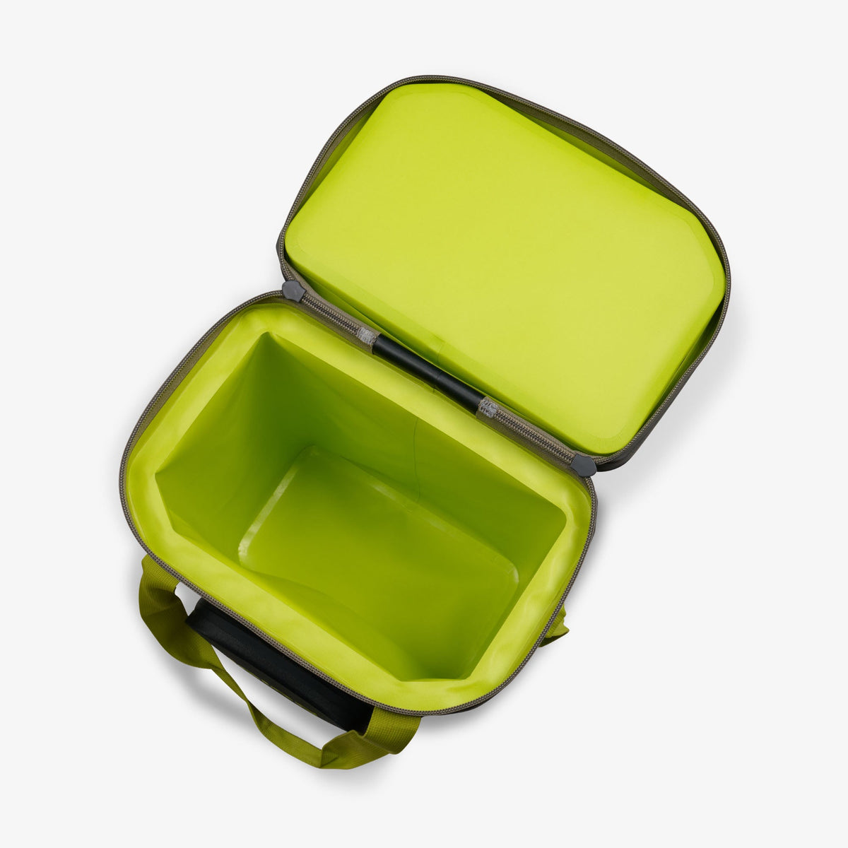 trailmate-32-can-backpack-j9 00066774-O2.jpg